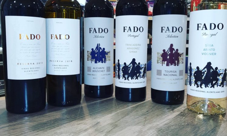 L'épicerie portugaise Um cheirinho De Portugal située à Aix Les Bains vous présente ses vins FADO , blanc, rouge et rosé.